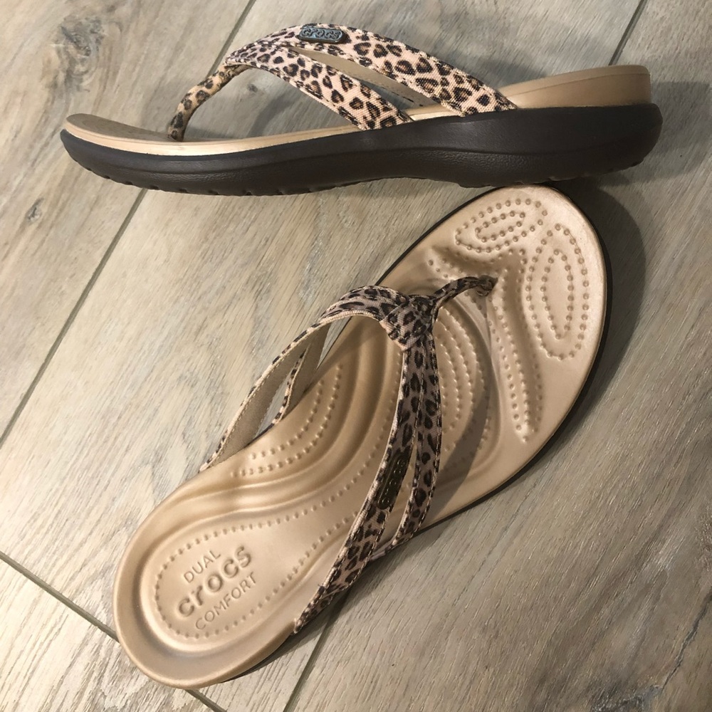 SiZe 7 comfort crocs sandals brand new condition